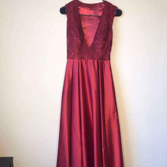 Red Elegant Prom Dress/Gown - Picture 1 of 6